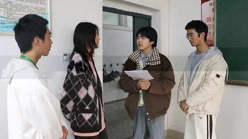 陳偉查課.jpg
